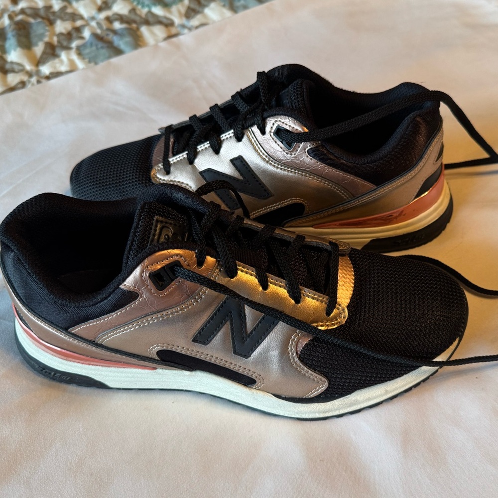 New Balance Women's Black and Metallic Rose 1550 Sneakers